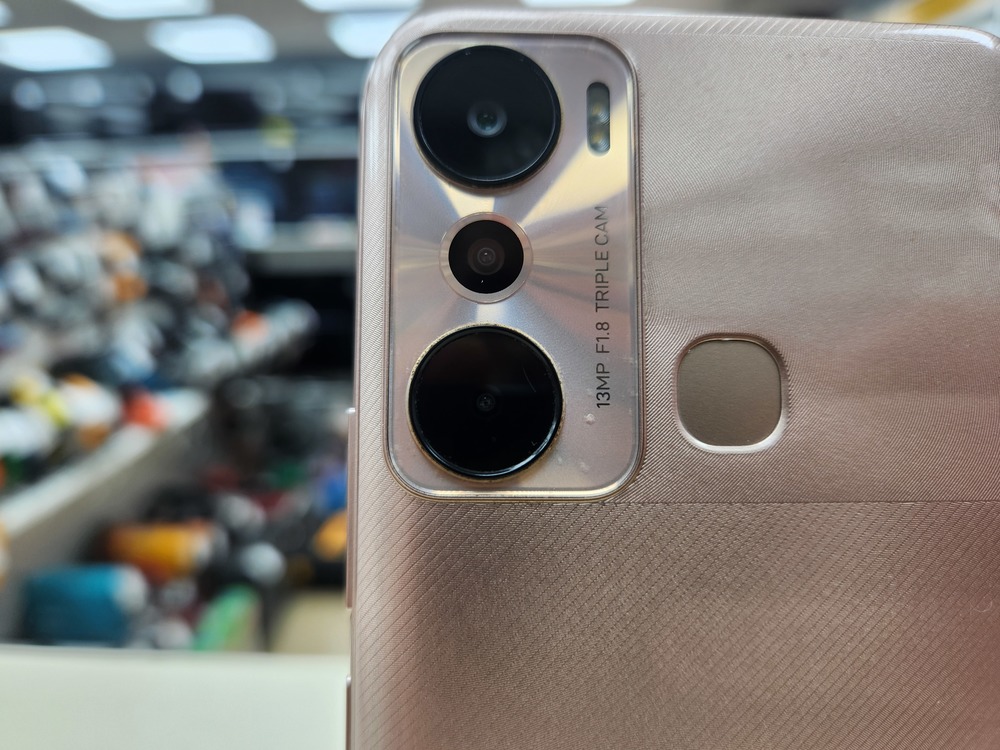 Смартфон Infinix HOT 20i 4/64