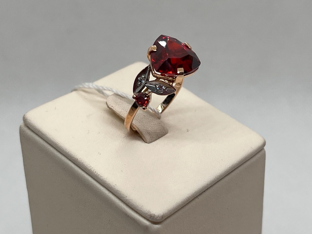 КОЛЬЦО С КАМНЯМИ (Au 585)