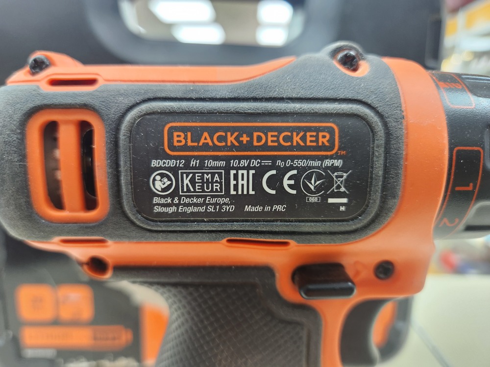 Шуруповерт Black & Decker BDCDD12