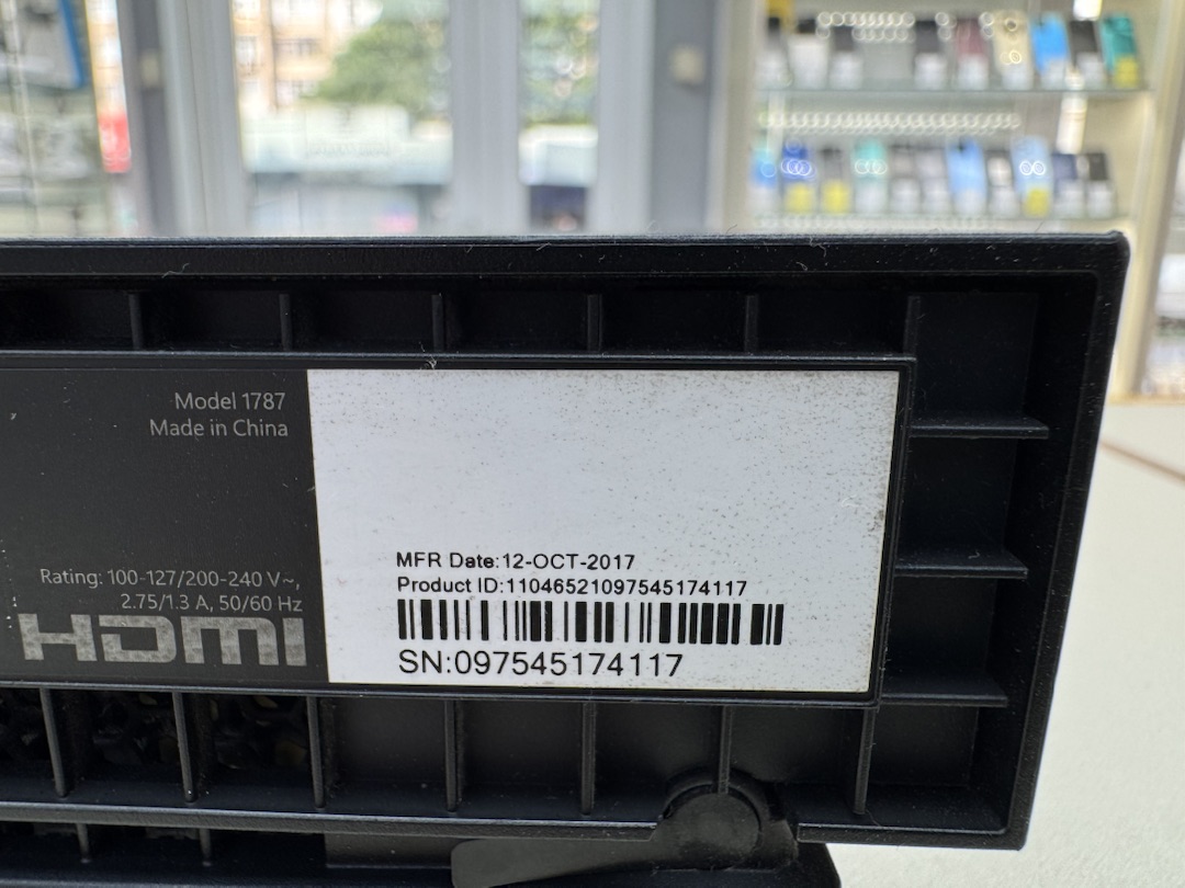 Игровая приставка Xbox One X 1Tb