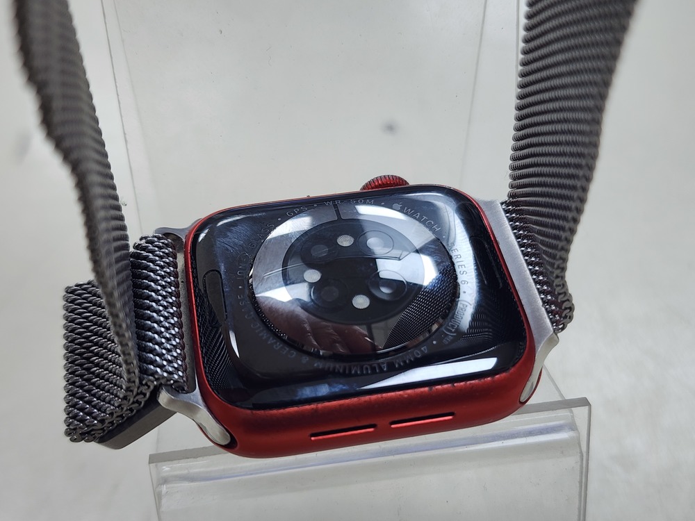 Смарт-часы Apple Watch Series 6 40mm