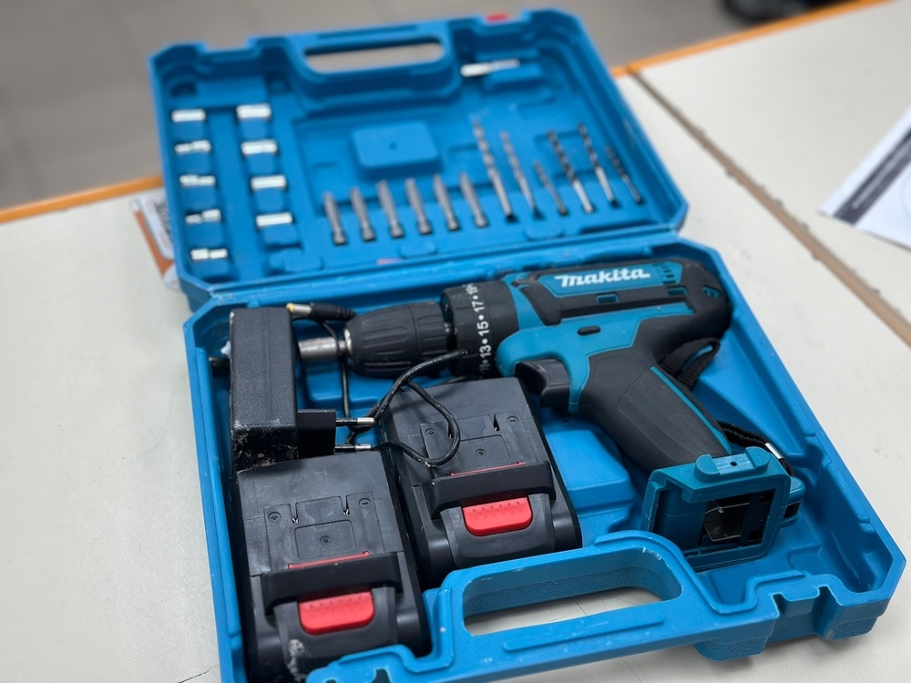 Шуруповерты Makita DF333d;