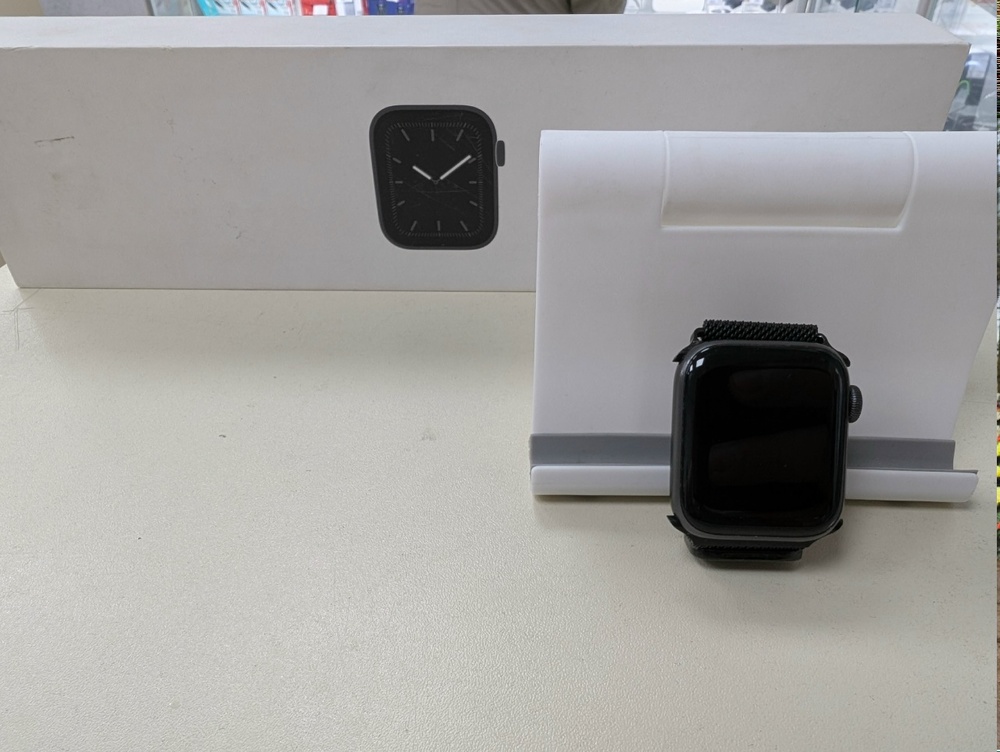 Смарт-часы Apple Watch Series 5 40 мм