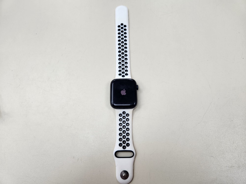Смарт-часы Apple Watch SE 2022 44mm
