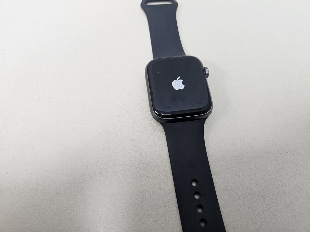 Смарт-часы Apple Watch Series 5 44 мм