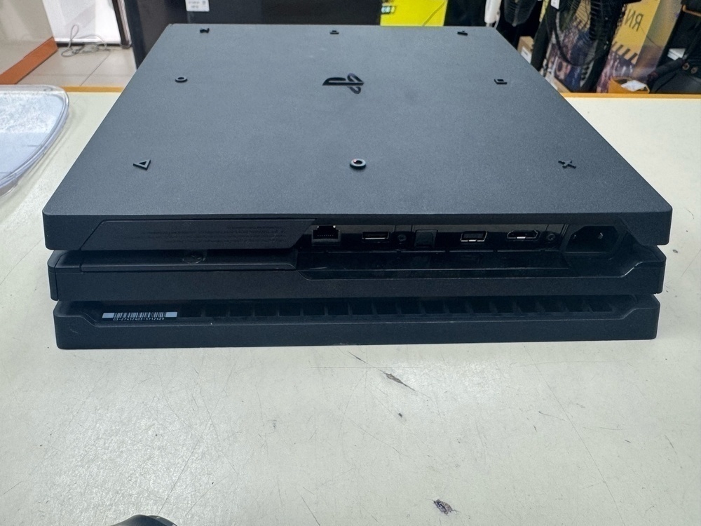Игровая приставка PlayStation 4 Pro 1Tb