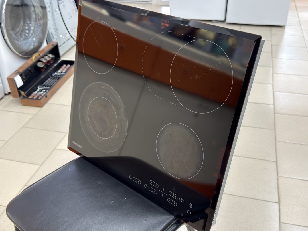 Встраиваемая электрическая панель Samsung NZ64T3516BK