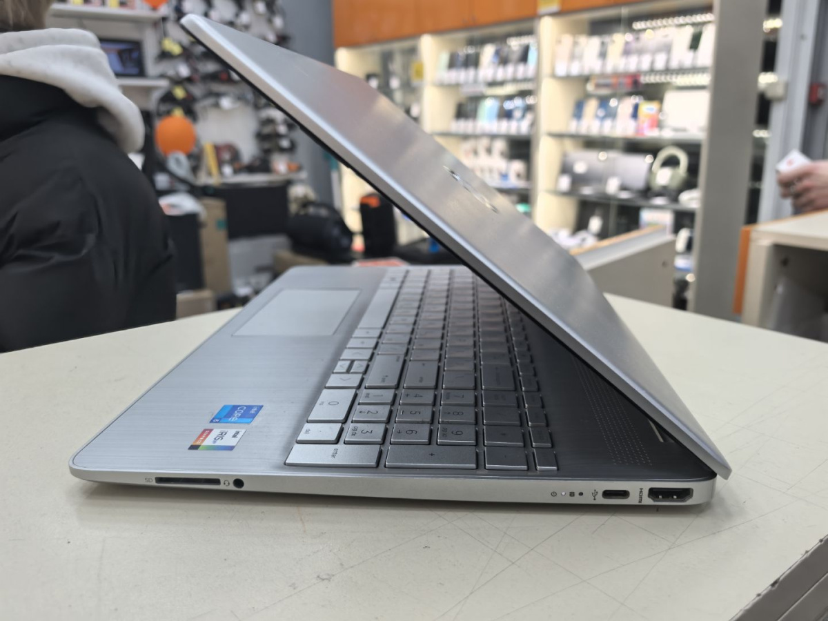 Ноутбук HP 15-dy2067ms 4w2k2ua; Core i5-1135G7, Intel iris XE Graphics, 12 Гб, 256 Гб, Нет