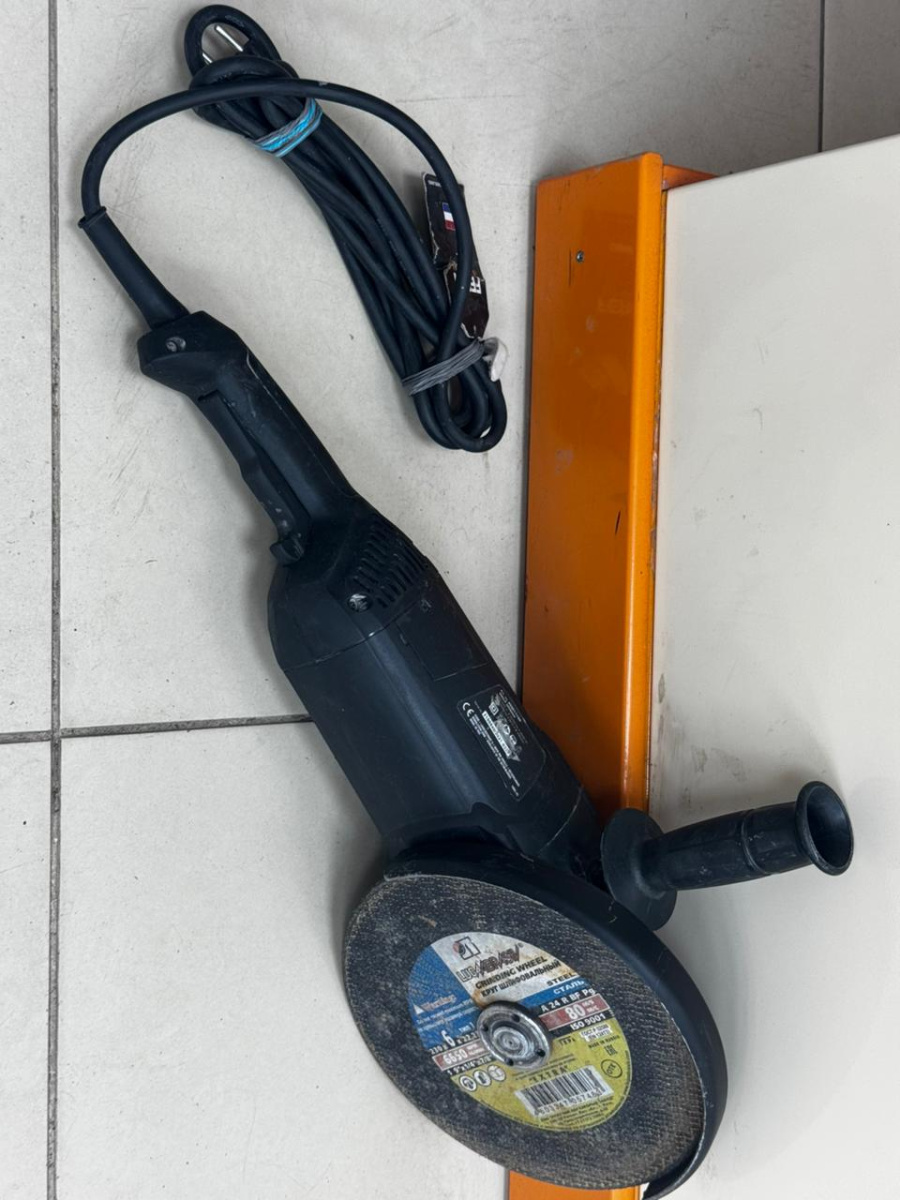 Угловая шлифмашина Ferm AGM1119Р