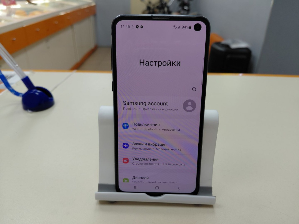 Смартфон Samsung Galaxy S10e 6/128