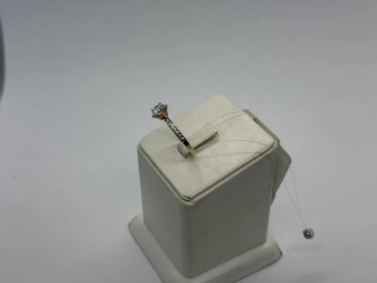 КОЛЬЦО С КАМНЯМИ (Au 585)