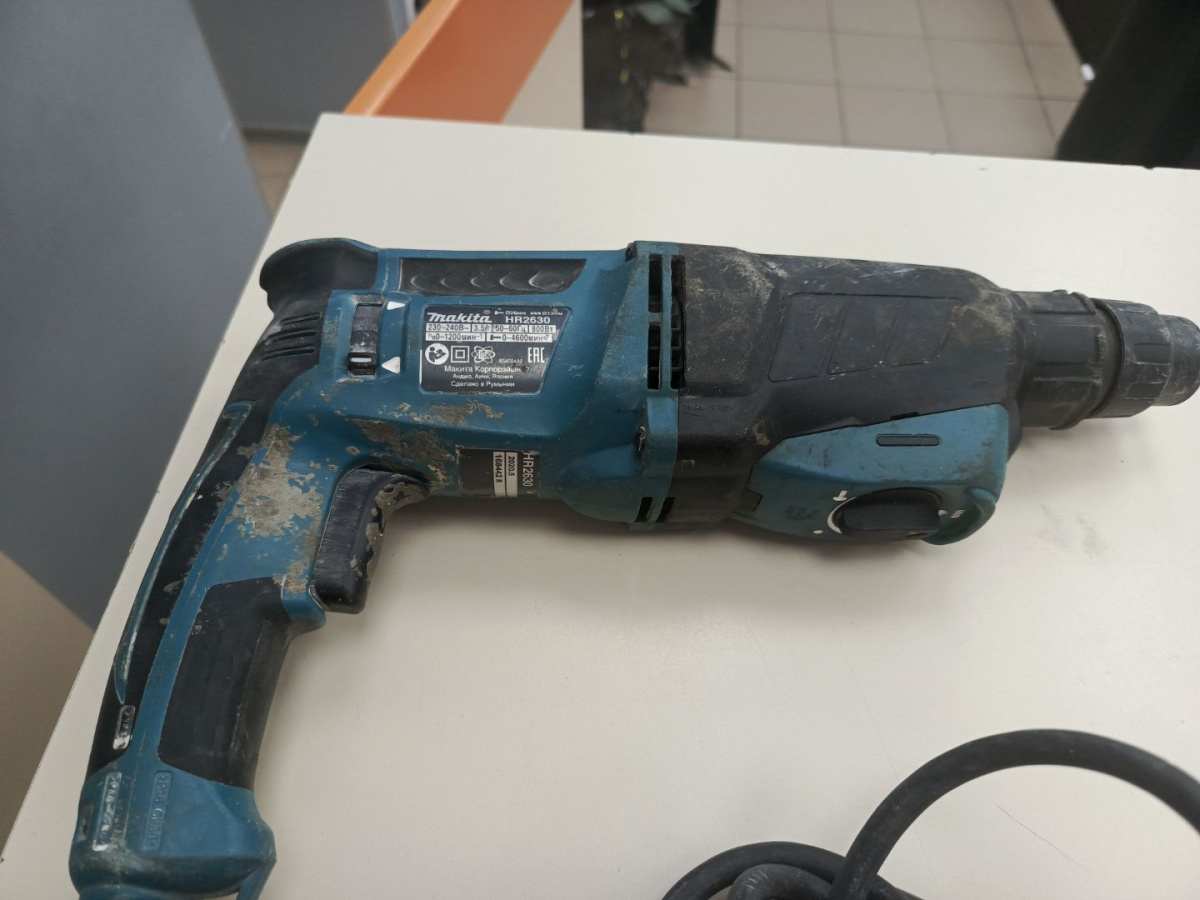Перфоратор Makita HR2630