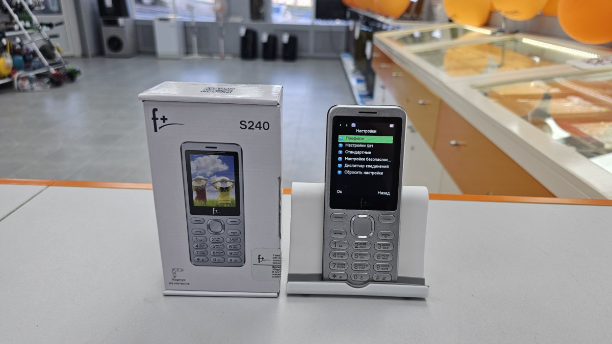 Мобильный телефон F+ S240