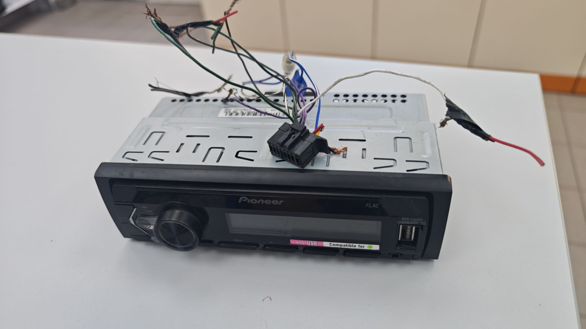 Автомагнитола Pioneer MVH-S120UB;
