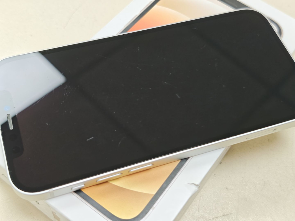 Смартфон Apple iPhone 12 64Gb