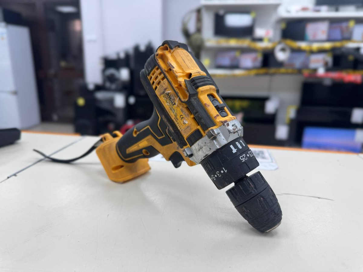 Шуруповерт Dewalt DCD-808
