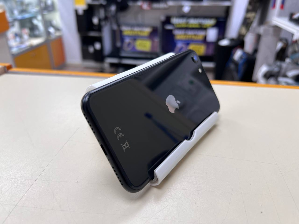 Смартфон Apple iPhone SE 2020 128Gb