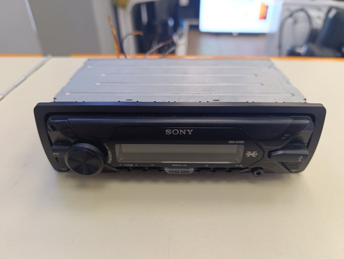 Автомагнитола SONY DSX-A110U;