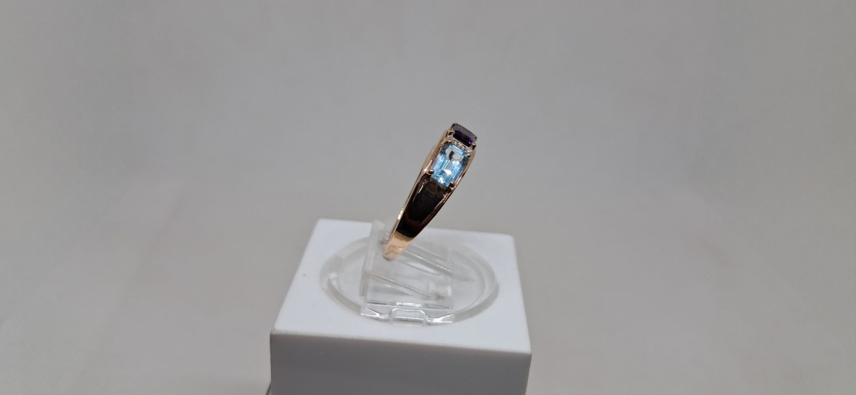 КОЛЬЦО С КАМНЯМИ (Au 585)