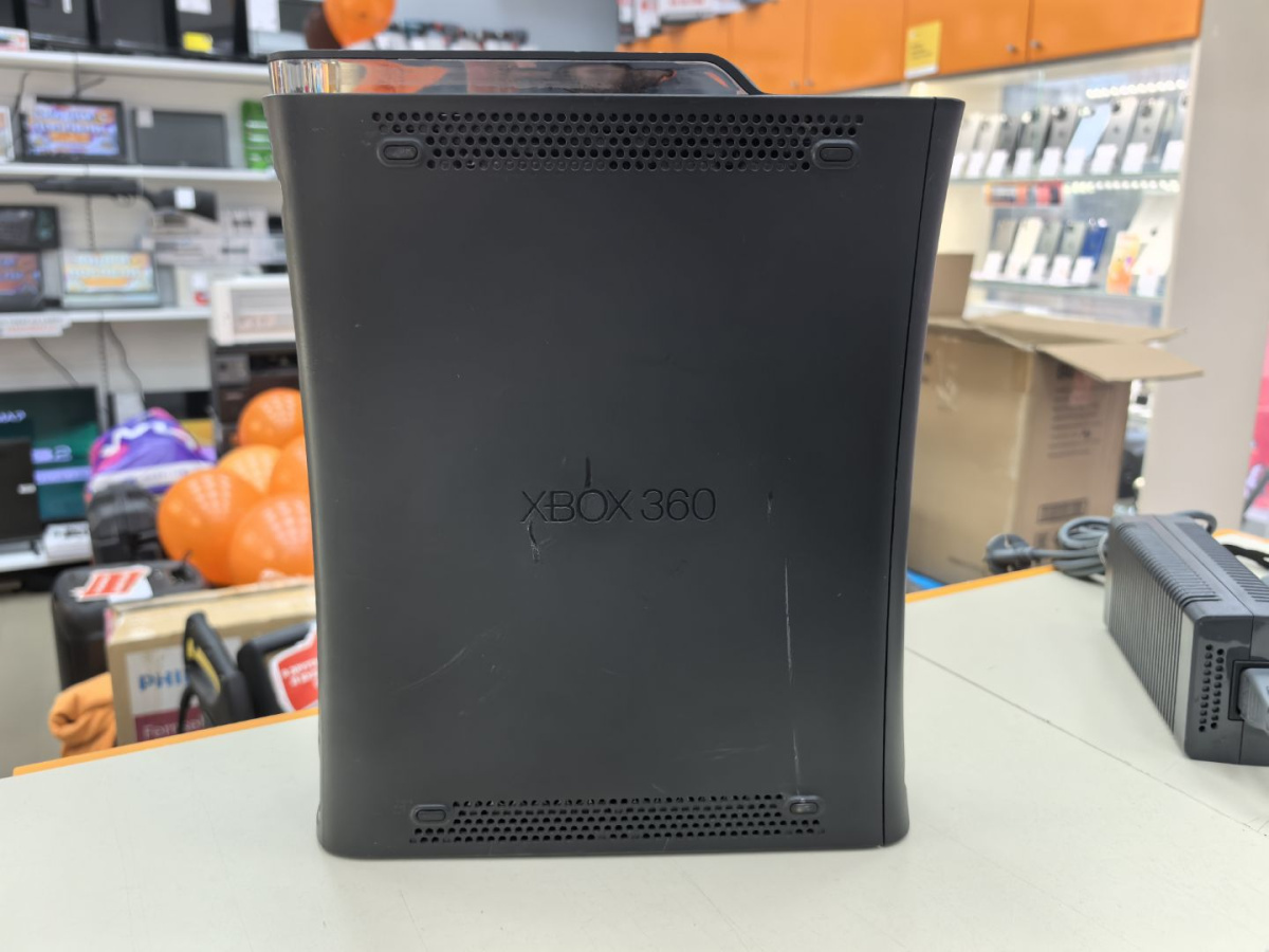 Игровая приставка Xbox 360;