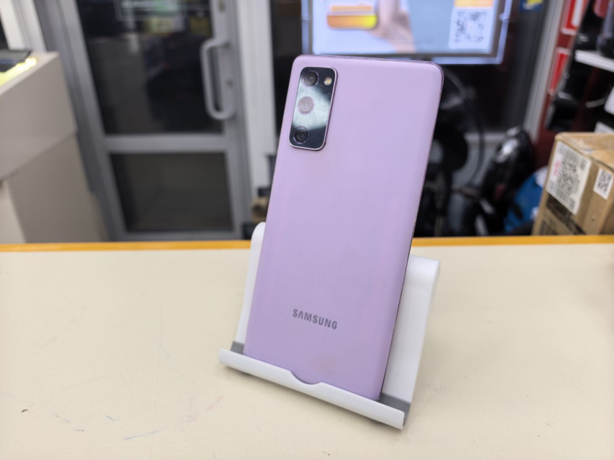 Смартфон Samsung Galaxy S20 FE 6/128