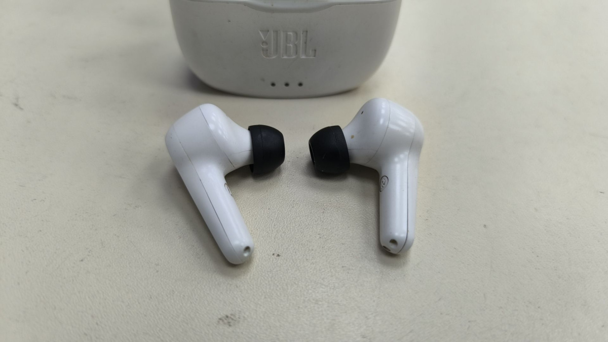 Наушники беспроводные JBL Tune 215 TWS;