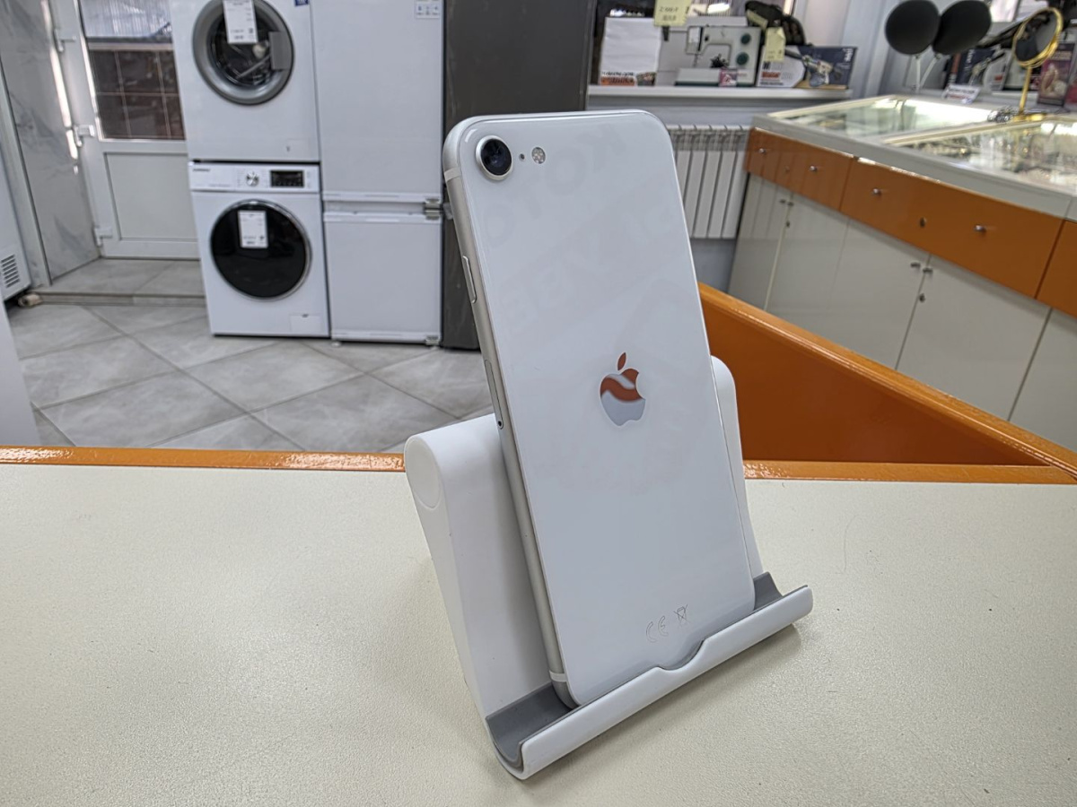 Смартфон Apple iPhone SE 2020 64Gb