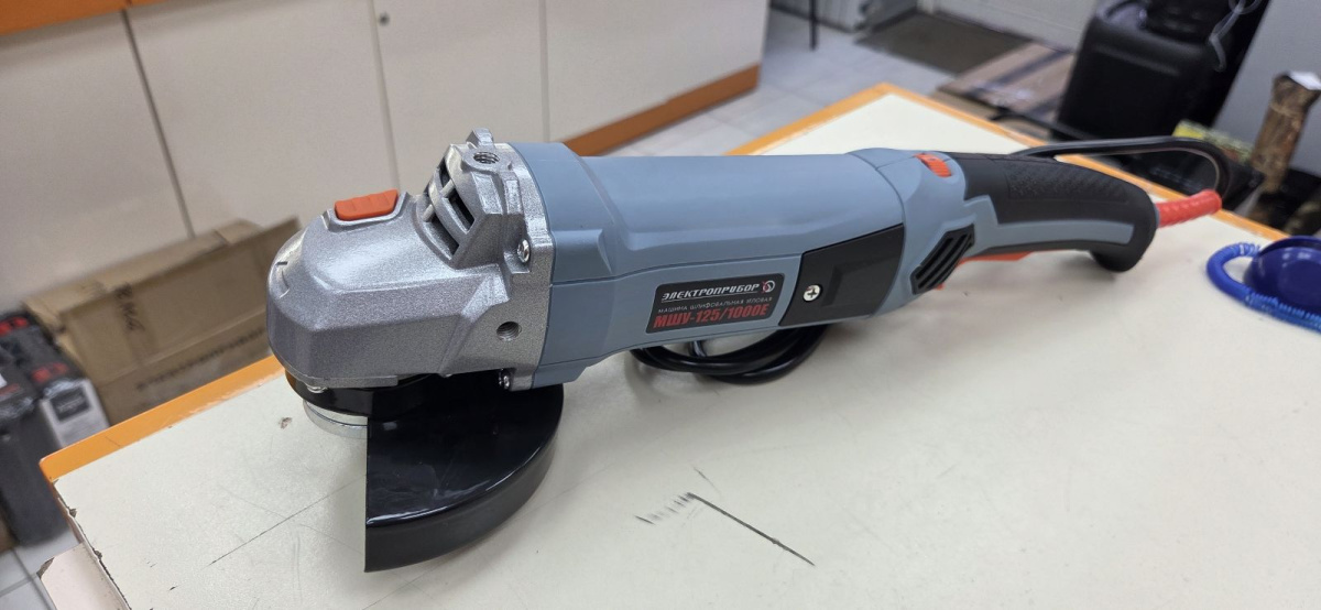 Угловая шлифмашина Электроприбор УШМ-125/1000Е