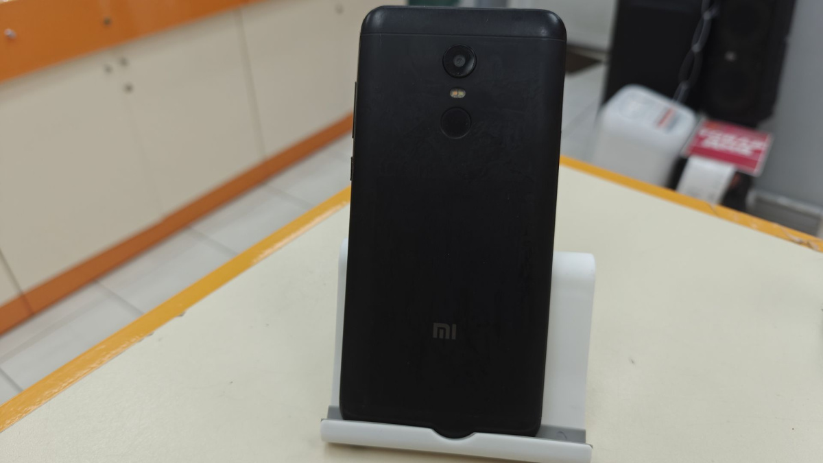 Смартфон Xiaomi Redmi 5 Plus 4/64