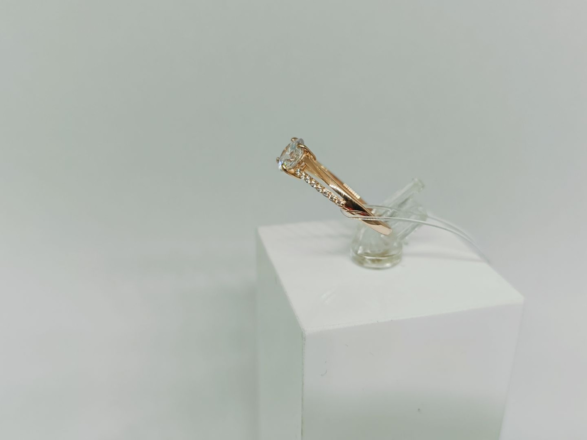 КОЛЬЦО С КАМНЯМИ (Au 585)