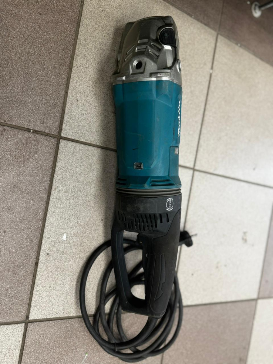 Угловая шлифмашина Makita GA7010C