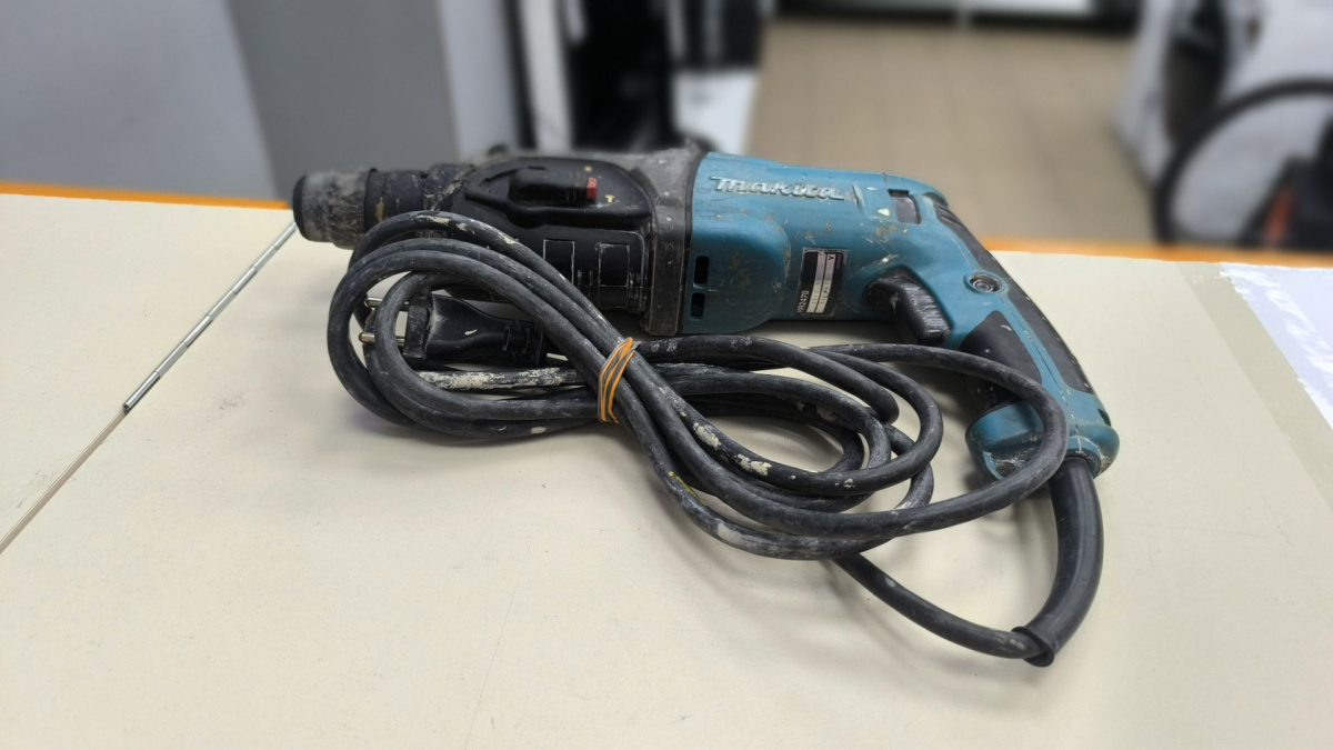 Перфоратор Makita HR2470