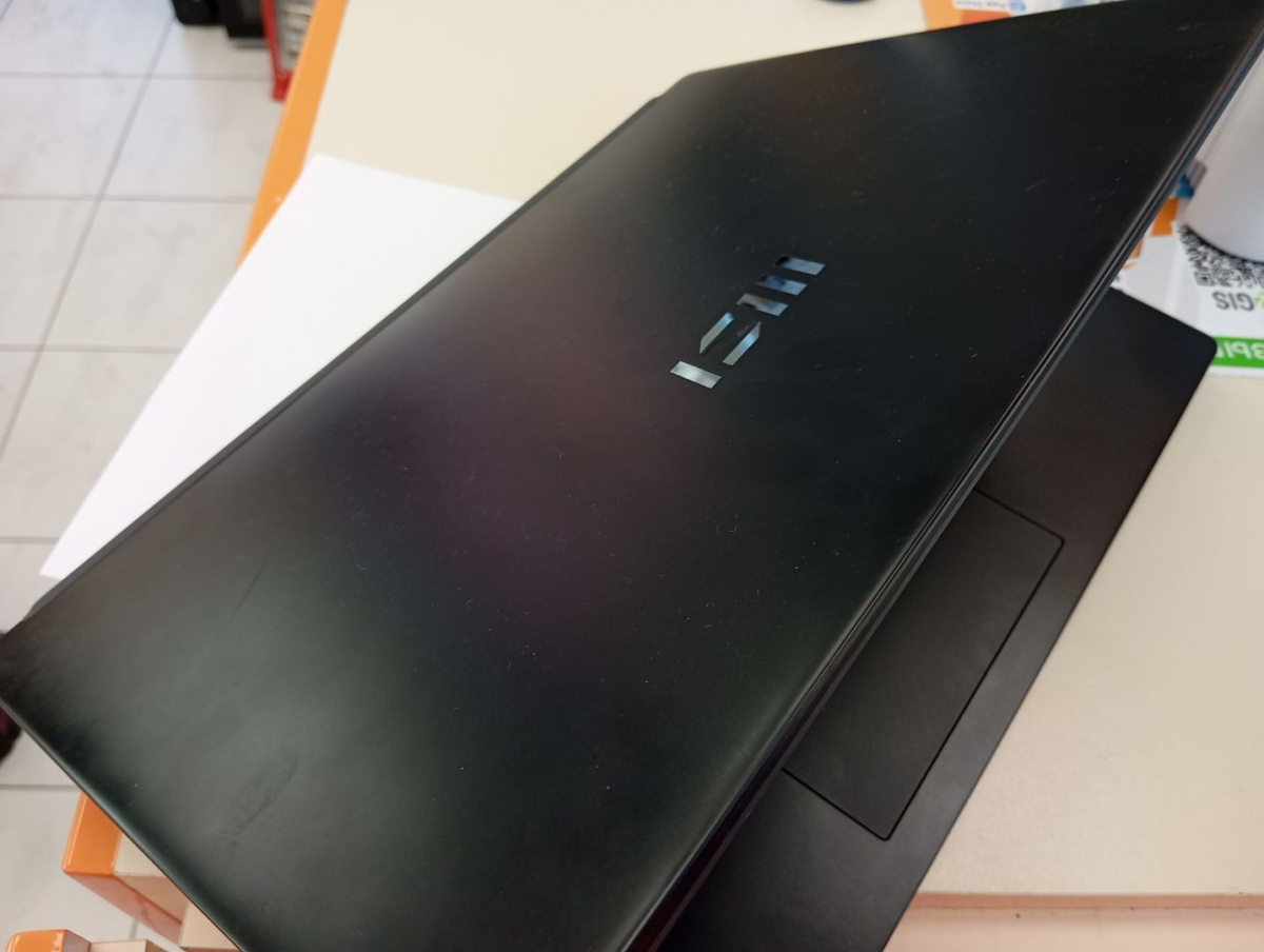 Ноутбук MSI; Core i5-1235U, Intel iris XE Graphics, 8 Гб, 250 Гб, Нет