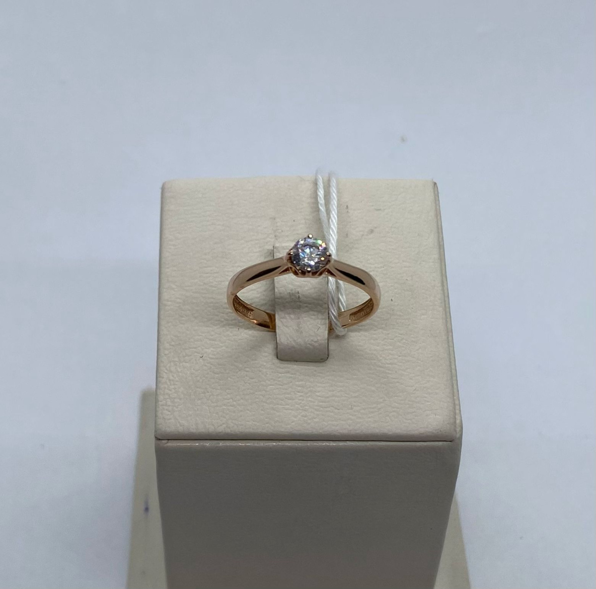 КОЛКМ585 КОЛЬЦО С КАМНЕМ (Au 585)