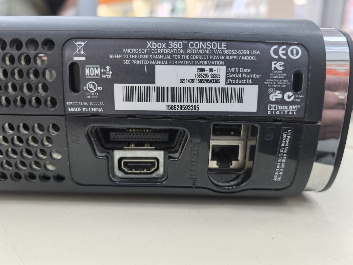 Игровая приставка Xbox 360;