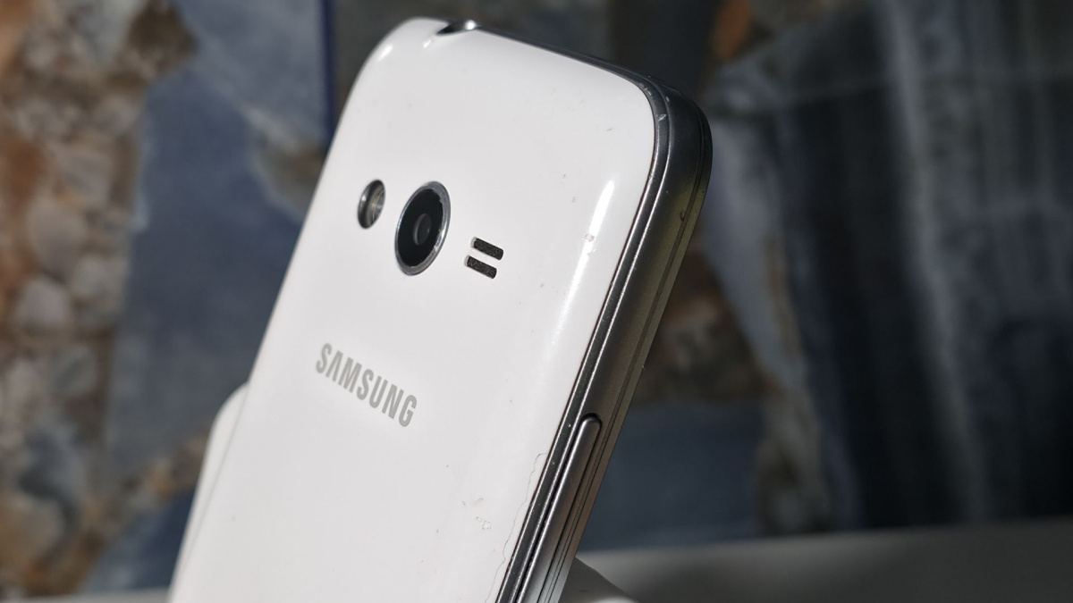 Смартфон Samsung Galaxy Ace 4 Neo
