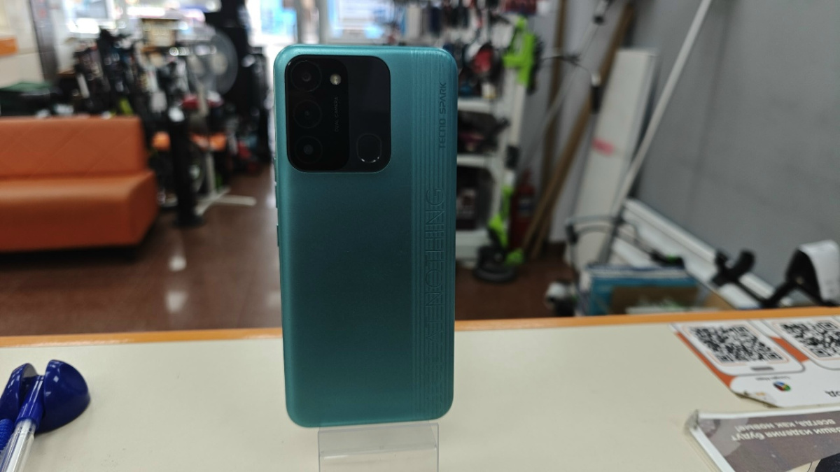 Смартфон Tecno Spark 8C 4/64