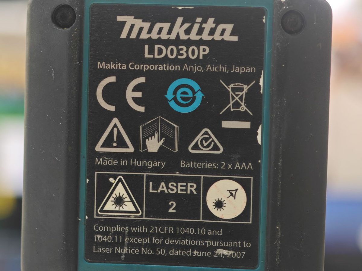 Дальномер Makita LD030P