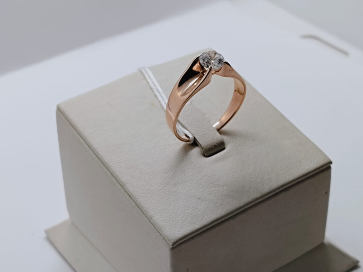 КОЛКМ585 КОЛЬЦО С КАМНЕМ (Au 585)