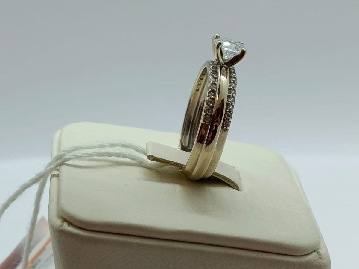 КОЛЬЦО С КАМНЯМИ (Au 585)