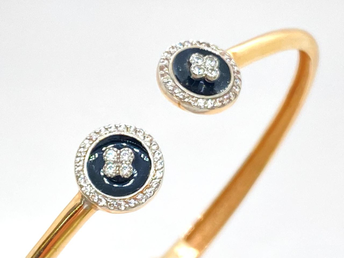 бр4886 БРАСЛЕТ ЖЕСТКИЙ Эмаль с камнем/камнями (Au 585)