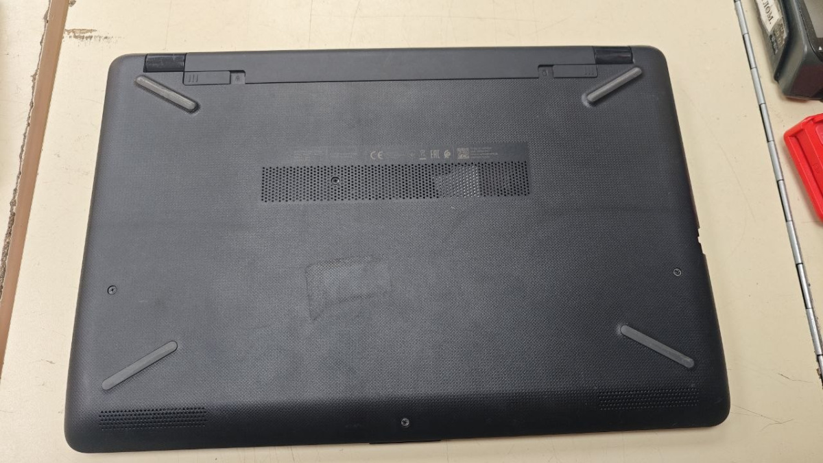 Ноутбук HP 15-rb040ur; AMD, E2, E2-9000e, AMD, Radeon R2 series, 4 Гб, Нет, 500 Гб