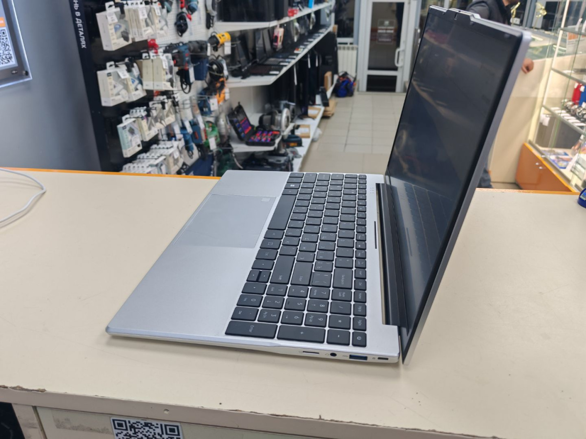 Ноутбук NoName; Core i3-6006U, Iris(R) Xe Graphics, 8 Гб, 256 Гб, Нет