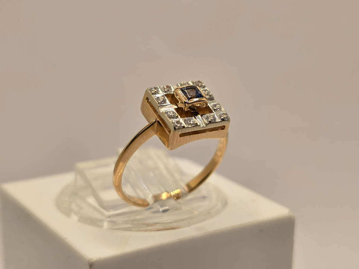 КОЛЬЦО С КАМНЯМИ (Au 585)