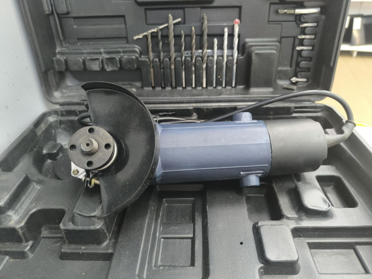 Угловая шлифмашина Komfort SP883.