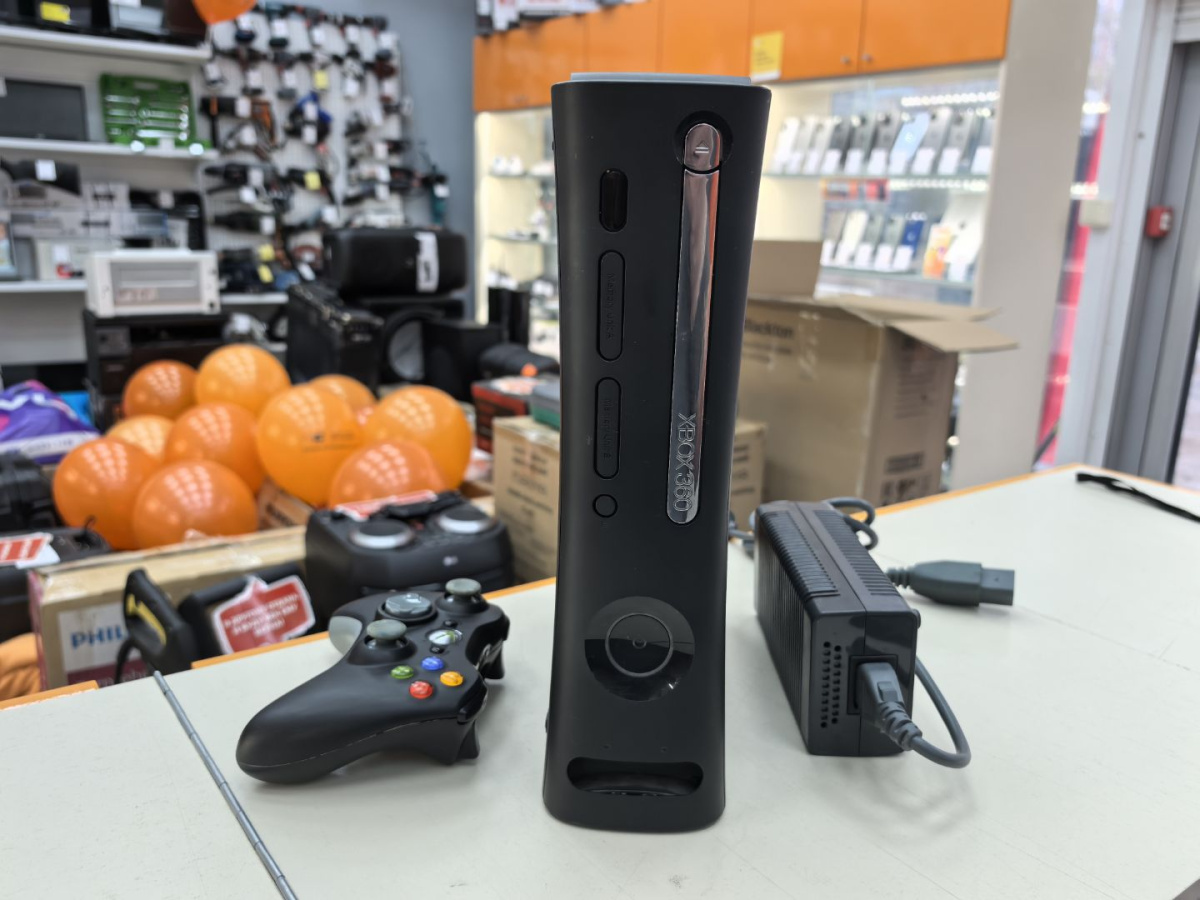 Игровая приставка Xbox 360;