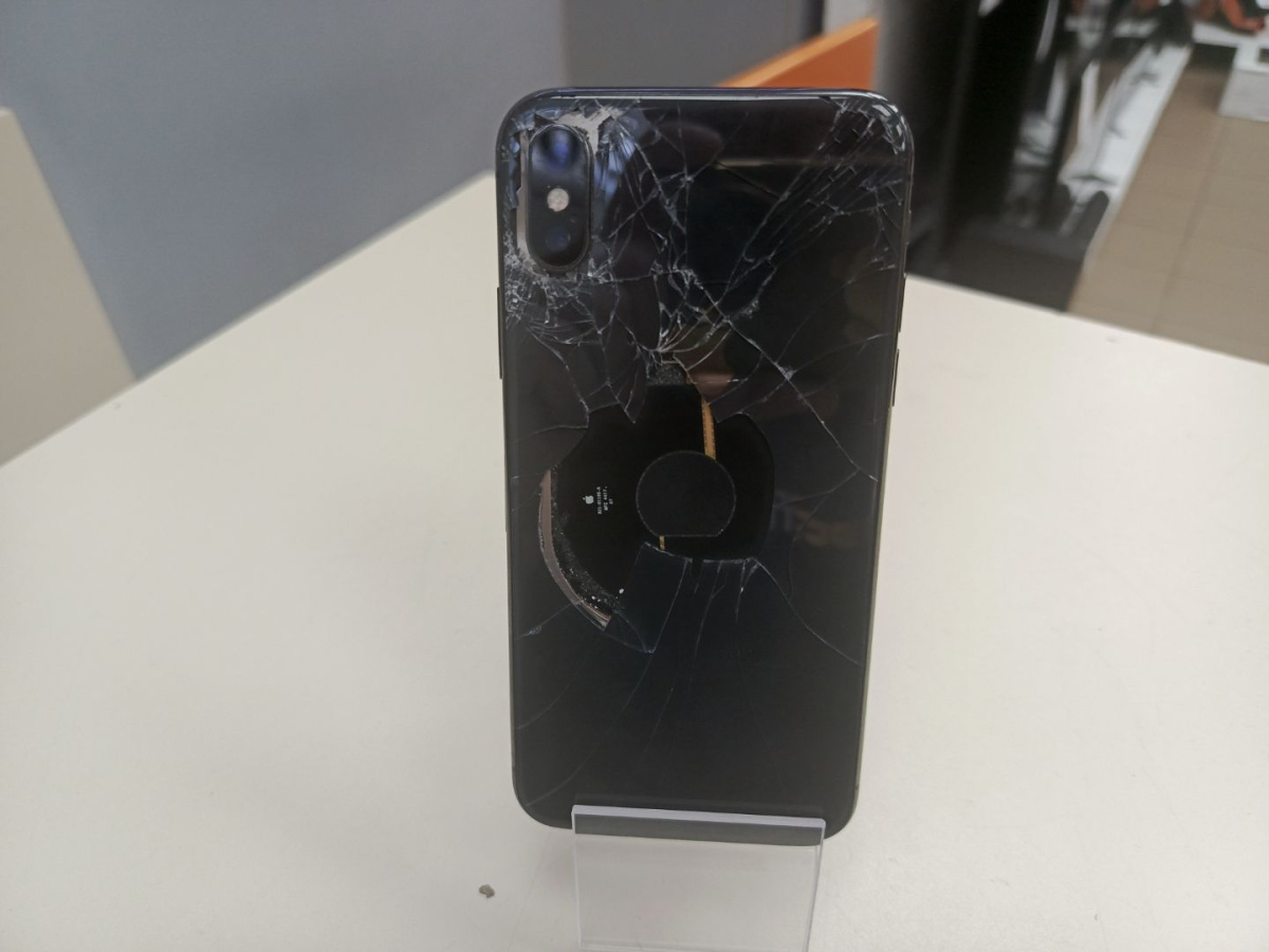 Смартфон Apple iPhone X 64Gb