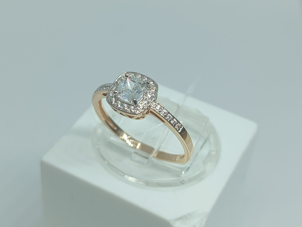 КОЛЬЦО С КАМНЯМИ (Au 585)