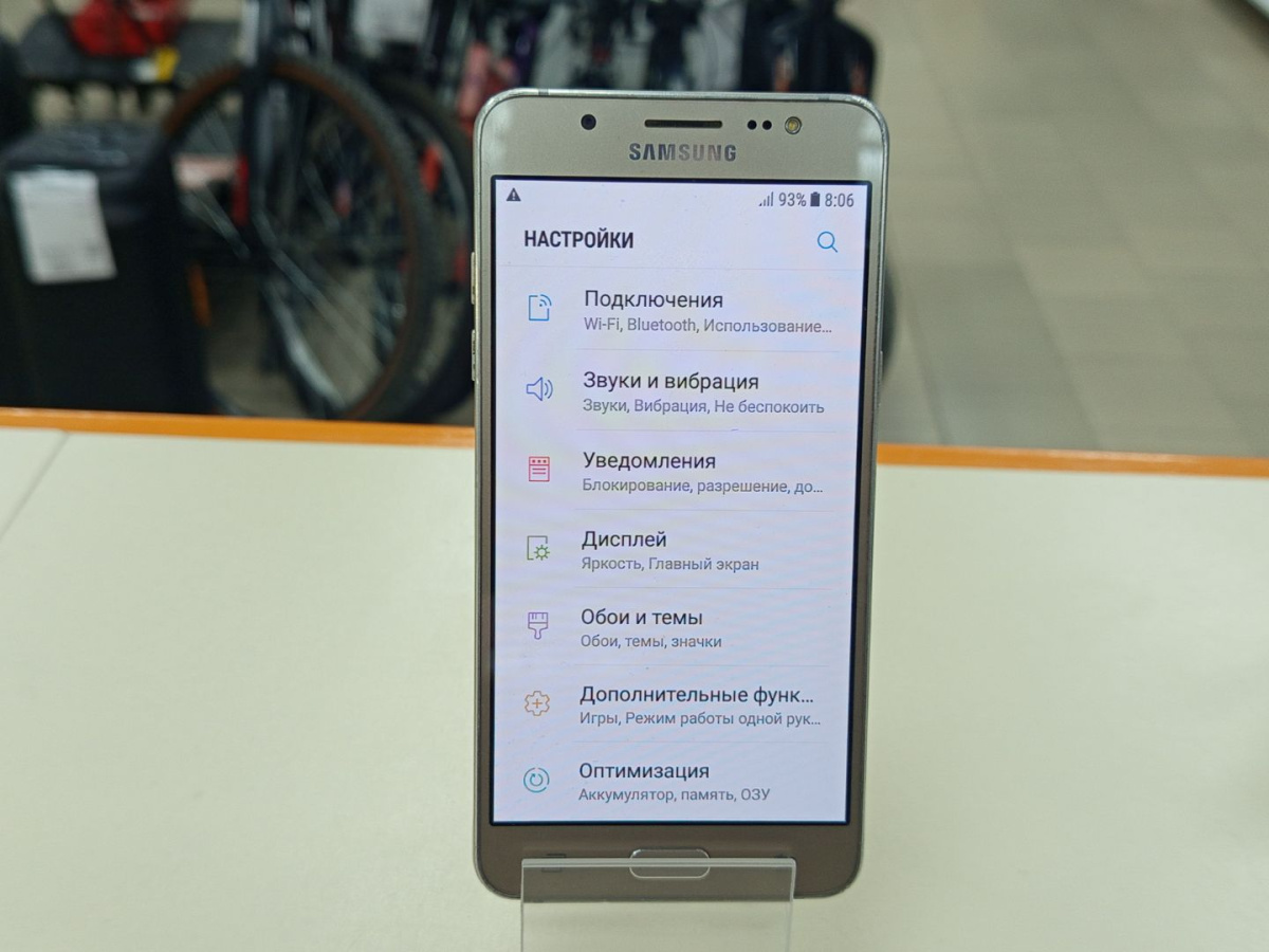 Смартфон Samsung Galaxy J5 2016 2/16