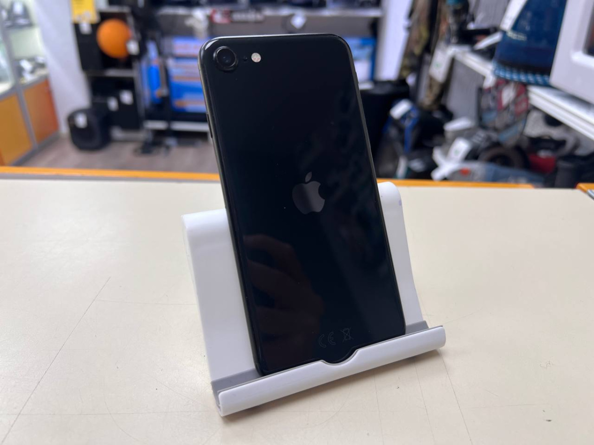Смартфон Apple iPhone SE 2020 64Gb